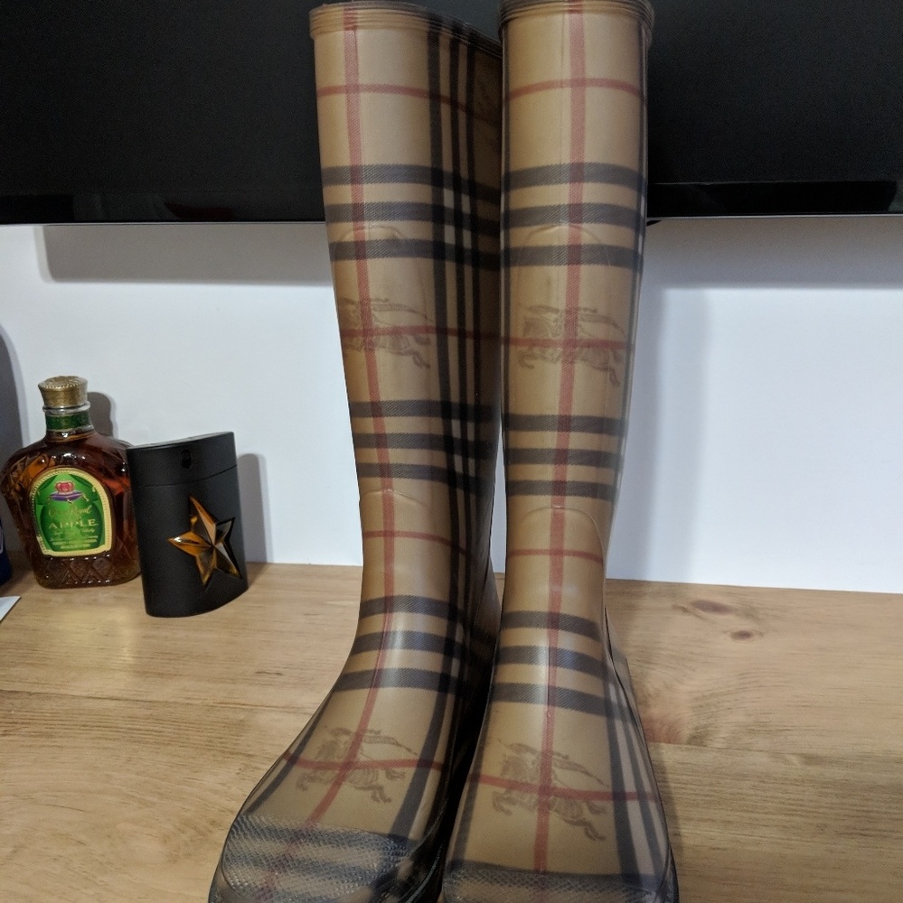 Size 7 Burberry women's rain boots